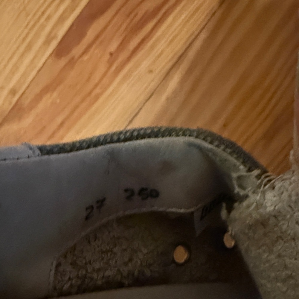 Golden Goose Olive Canvas Low-Top Sneakers with Black Star and Yellow Laces - Picture 6 of 6